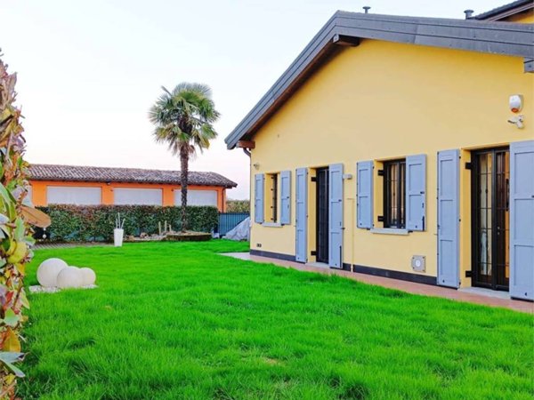 casa indipendente in vendita a Modena in zona Crocetta
