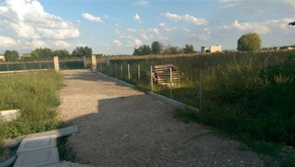 terreno edificabile in vendita a Modena in zona Ganaceto