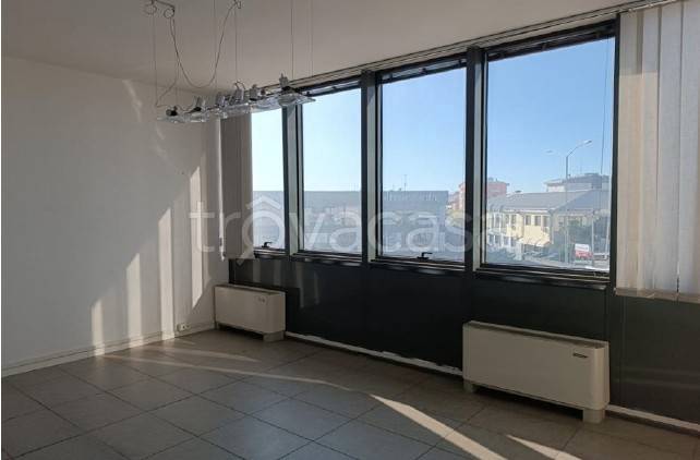 ufficio in vendita a Modena in zona San Lazzaro / Modena Est