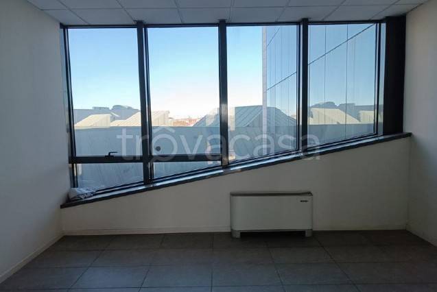 ufficio in vendita a Modena in zona San Lazzaro / Modena Est