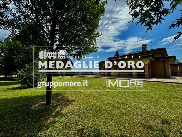 casa indipendente in vendita a Modena in zona Ganaceto