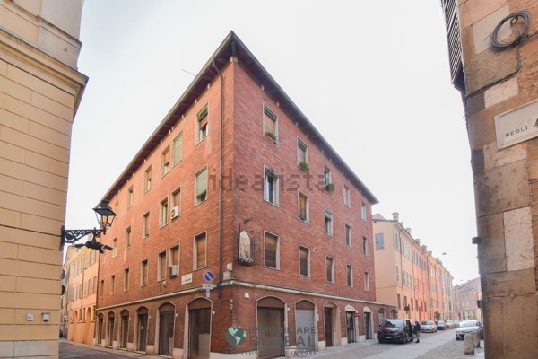 appartamento in vendita a Modena in zona Centro Storico