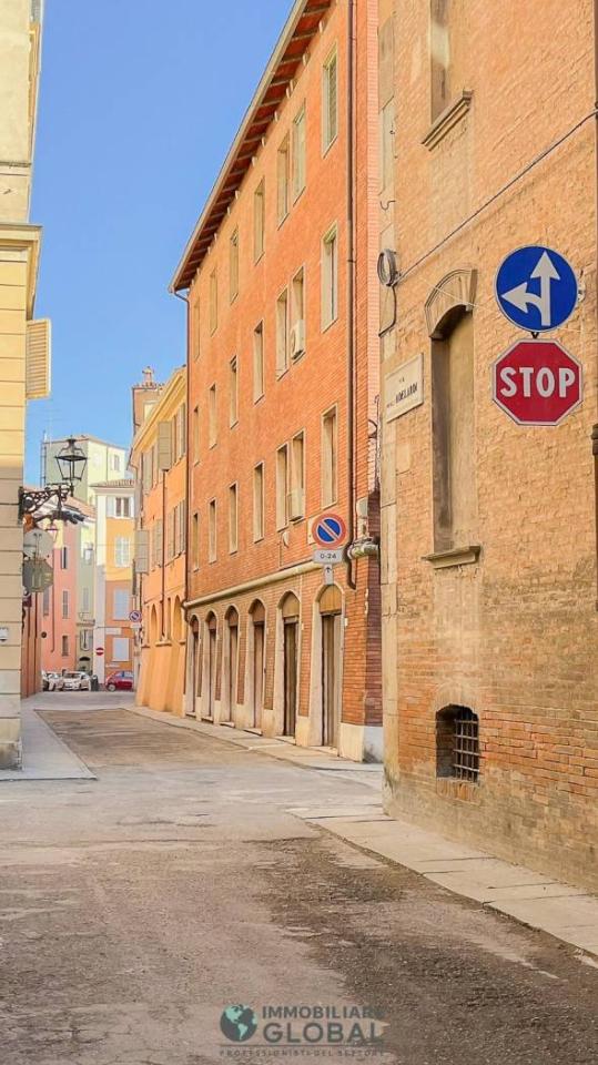 appartamento in vendita a Modena in zona Centro Storico