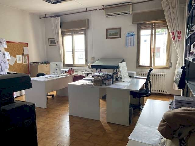 ufficio in vendita a Modena in zona Madonnina / Quattro Ville