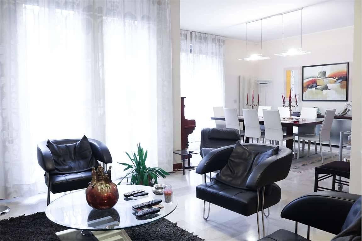 appartamento in vendita a Modena in zona Centro Storico