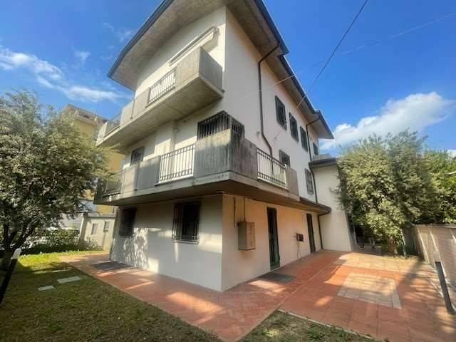 casa indipendente in vendita a Modena in zona Centro Storico