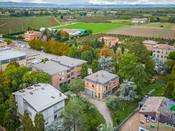 casa indipendente in vendita a Modena in zona Lesignana