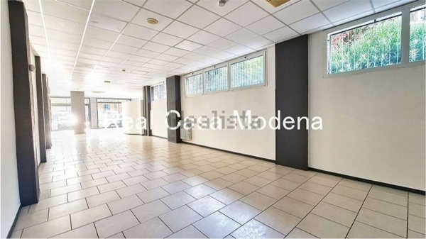 ufficio in vendita a Modena in zona San Lazzaro / Modena Est