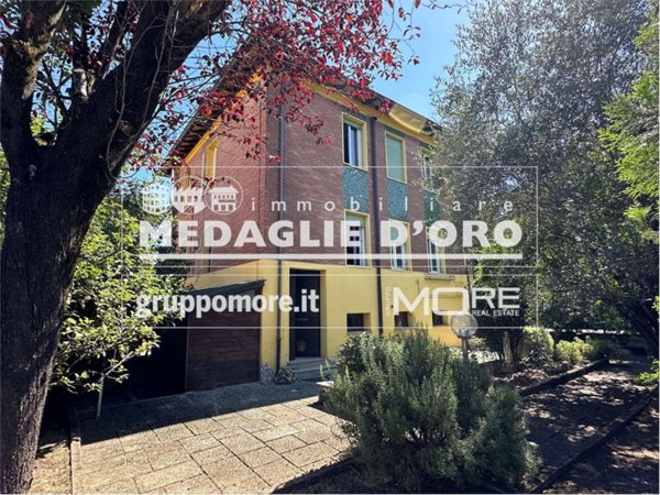 casa indipendente in vendita a Modena in zona Centro Storico