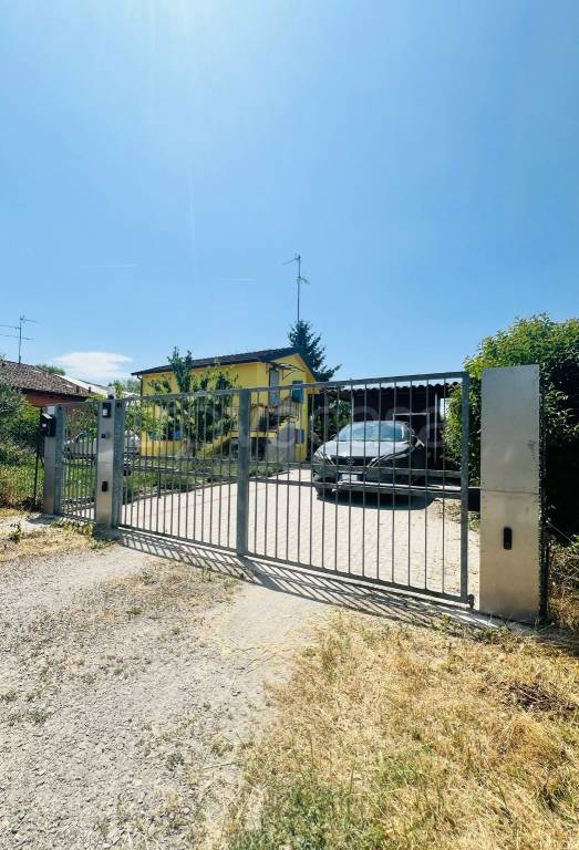 casa indipendente in vendita a Modena in zona Crocetta