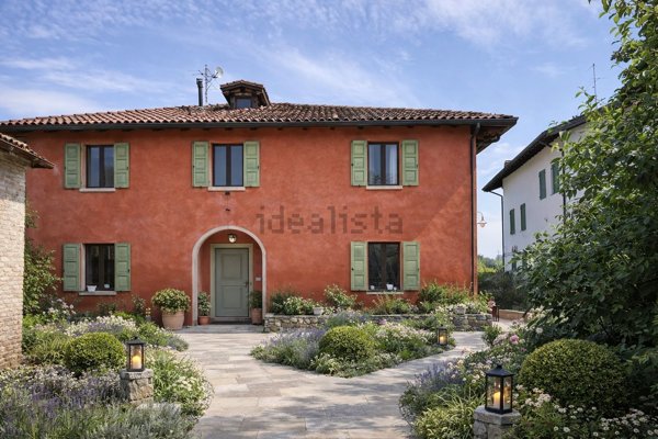 esavano in vendita a Modena in zona Madonnina / Quattro Ville