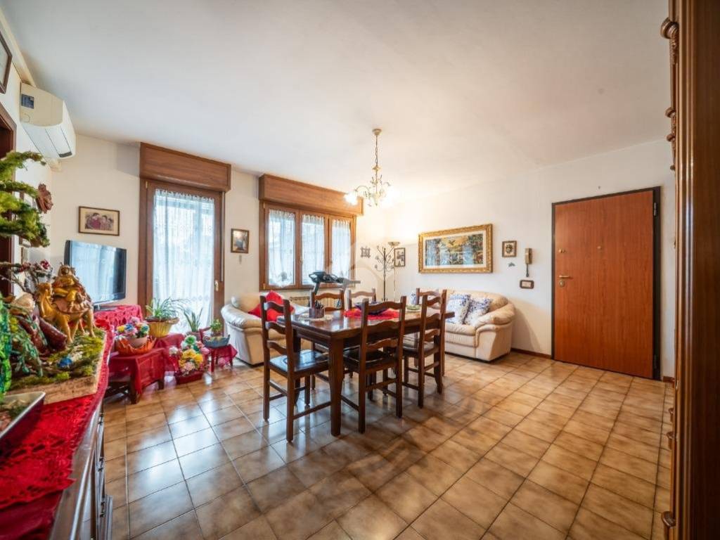 appartamento in vendita a Modena in zona Albareto