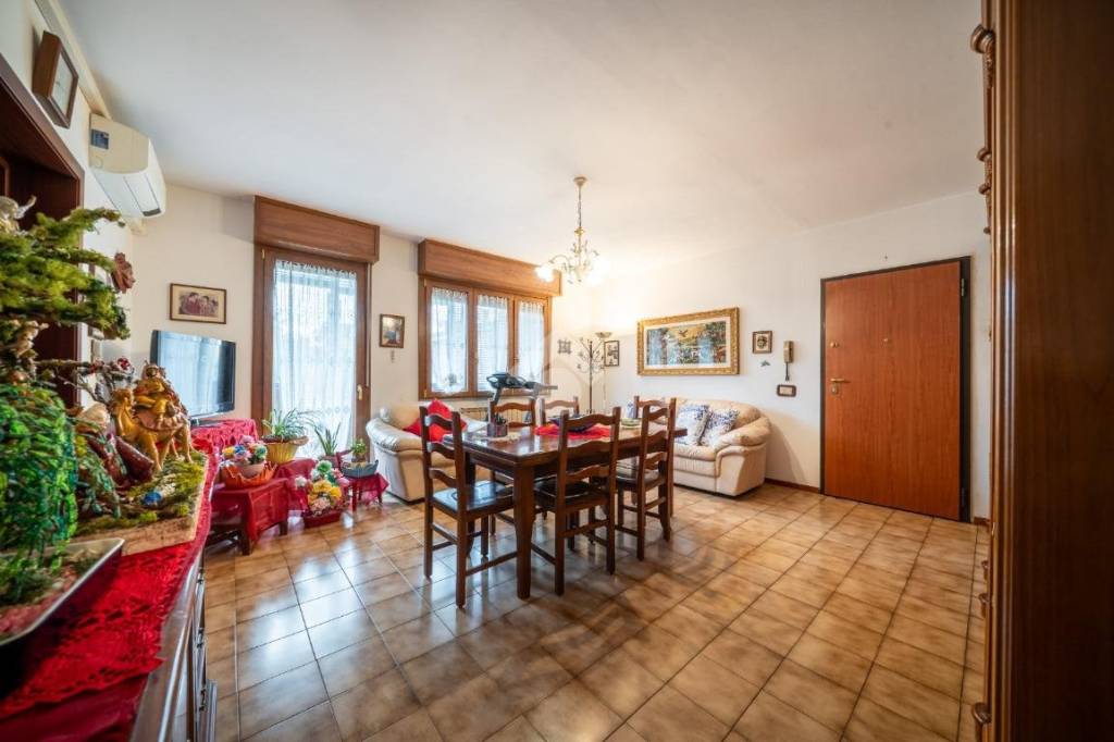 appartamento in vendita a Modena in zona Albareto