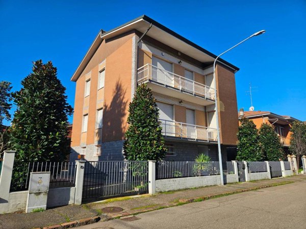 casa indipendente in vendita a Modena in zona Lesignana