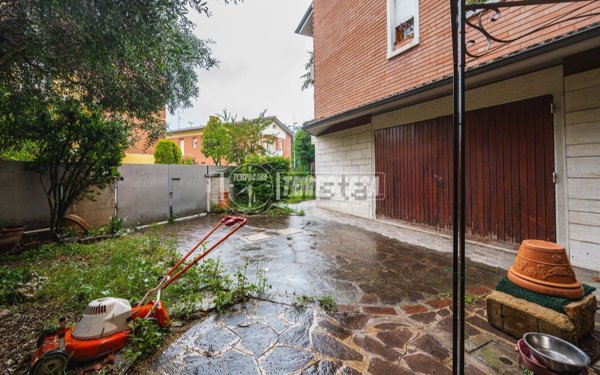 casa indipendente in vendita a Modena in zona Buon Pastore