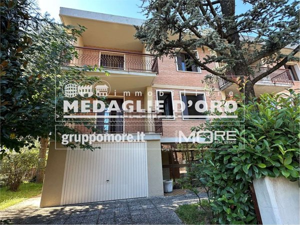 casa indipendente in vendita a Modena in zona San Damaso
