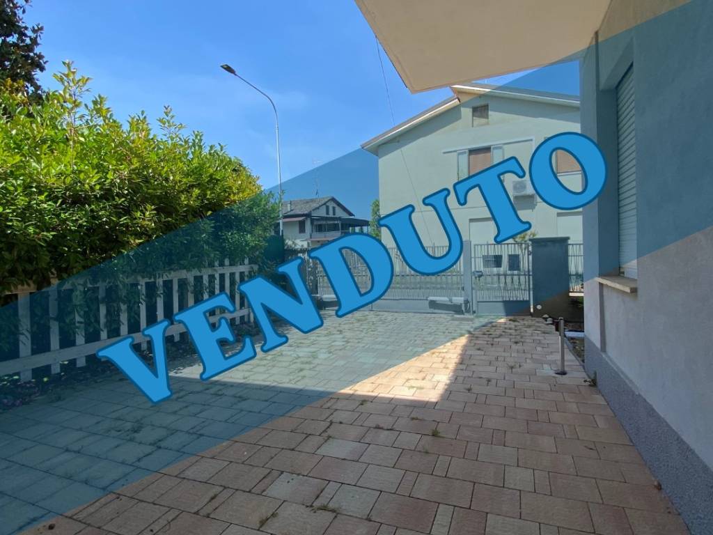 appartamento in vendita a Modena in zona Villanova