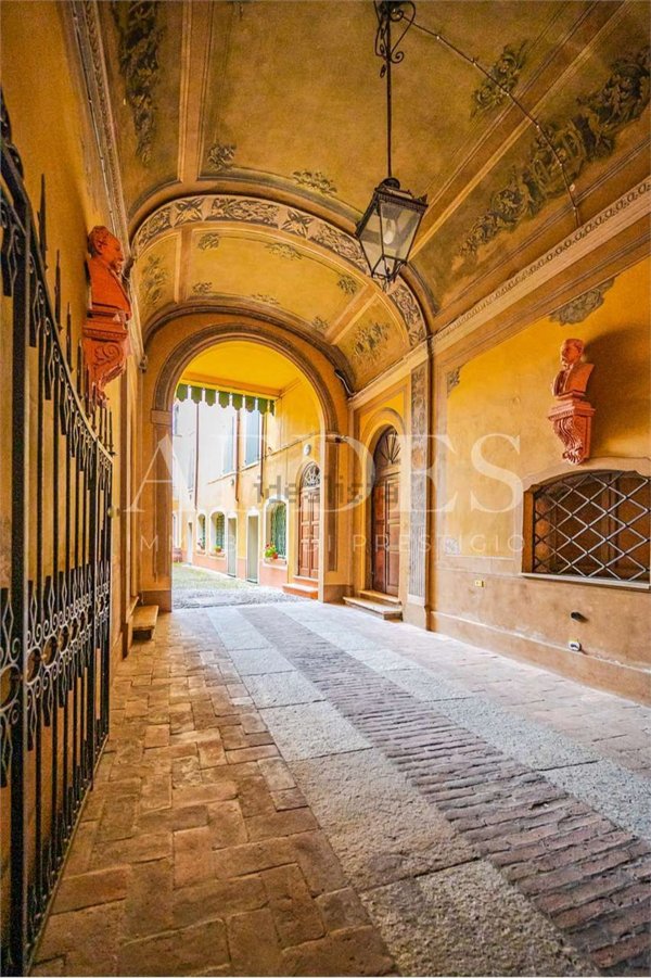 appartamento in vendita a Modena in zona Centro Storico