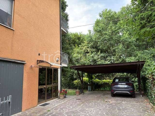 casa indipendente in vendita a Modena in zona Crocetta