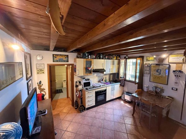 casa indipendente in vendita a Modena in zona Albareto