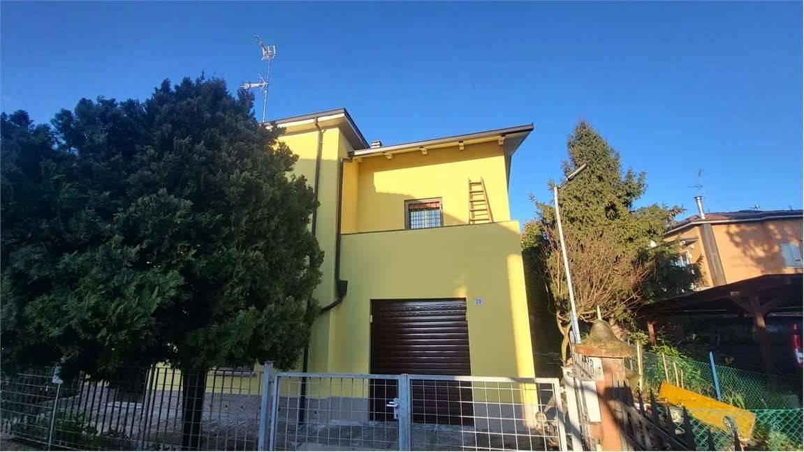 casa indipendente in vendita a Modena in zona Albareto