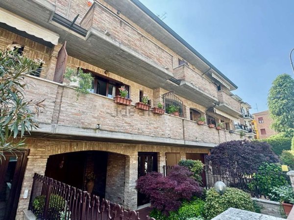 casa indipendente in vendita a Modena in zona Buon Pastore