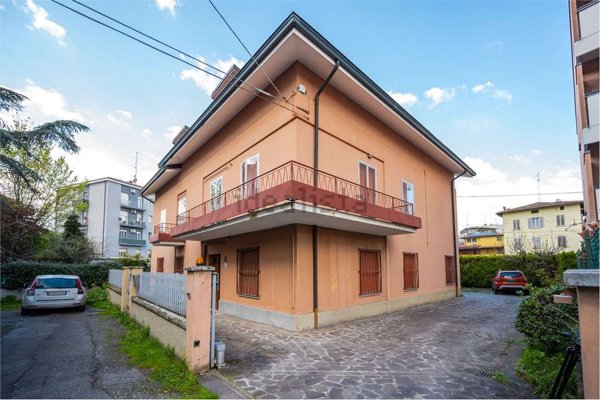 casa indipendente in vendita a Modena in zona Amendola