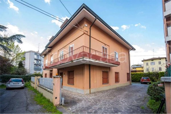 casa indipendente in vendita a Modena in zona Amendola