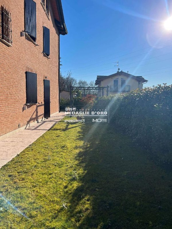casa indipendente in vendita a Modena in zona Madonnina / Quattro Ville