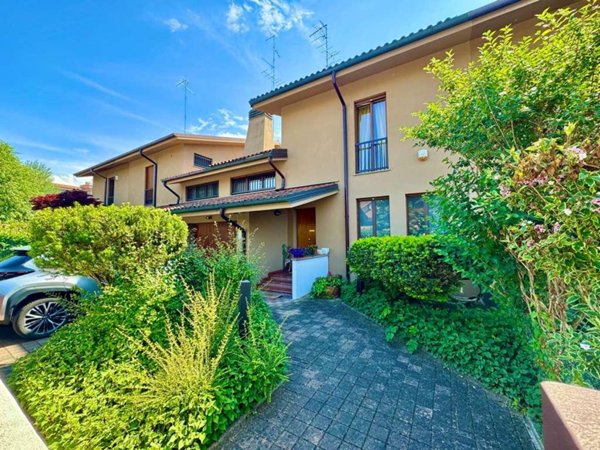 casa indipendente in vendita a Modena in zona San Lazzaro / Modena Est