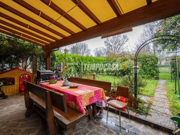 casa indipendente in vendita a Modena in zona San Faustino