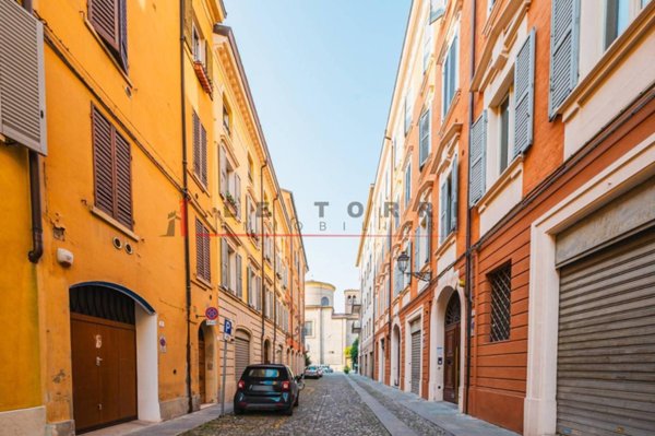 appartamento in vendita a Modena in zona Centro Storico