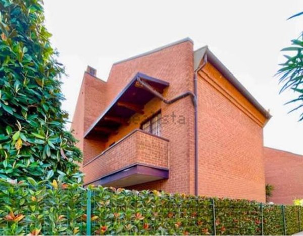 casa indipendente in vendita a Modena in zona Crocetta