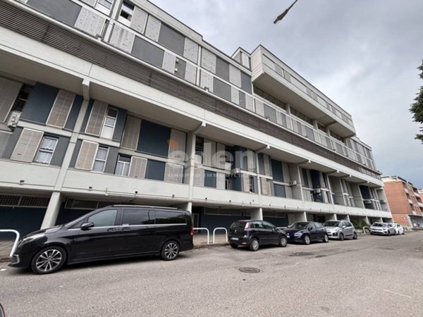 locale di sgombero in vendita a Modena in zona San Faustino