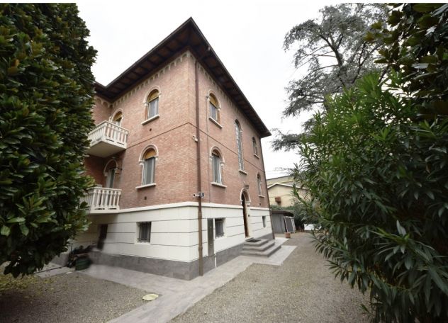 casa indipendente in vendita a Modena in zona Centro Storico