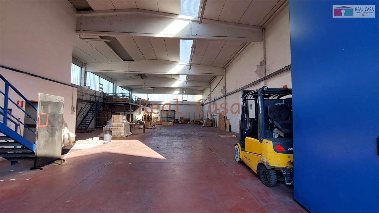 locale commerciale in vendita a Modena in zona Madonnina / Quattro Ville