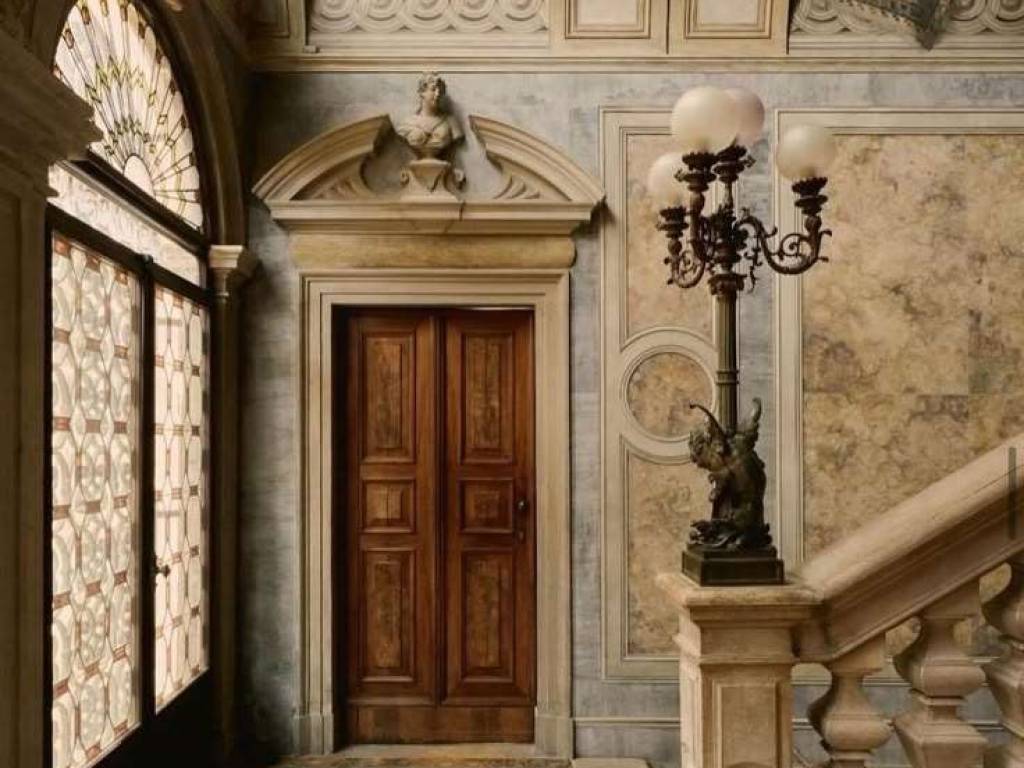 intera palazzina in vendita a Modena in zona Centro Storico