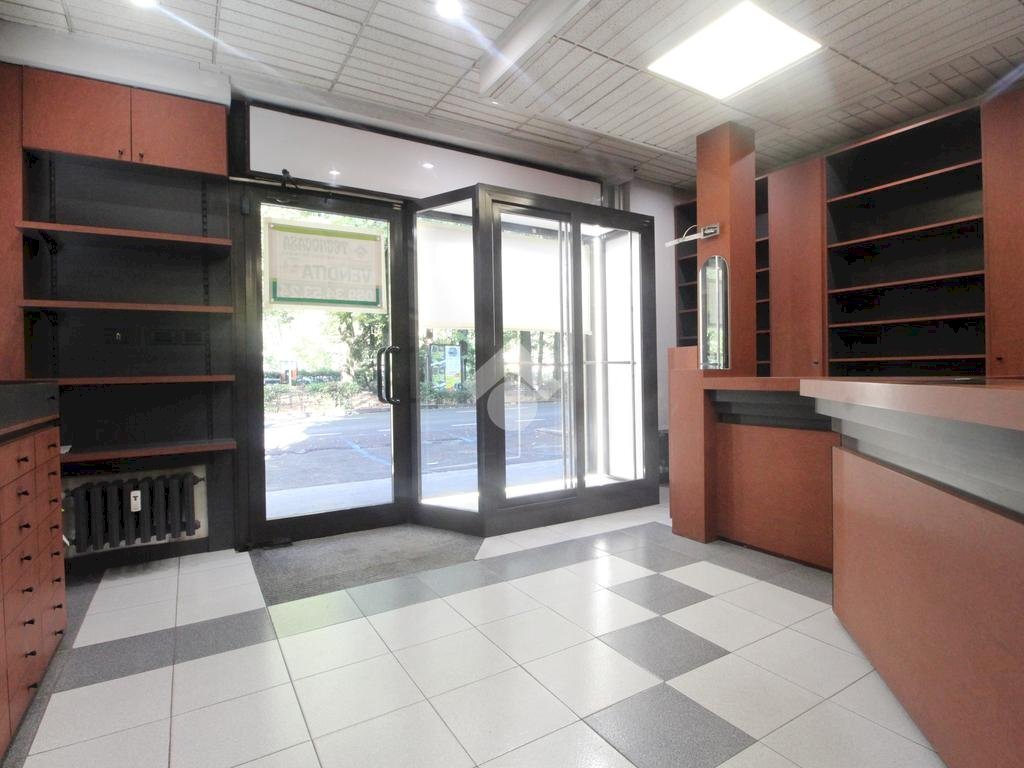 negozio in vendita a Modena