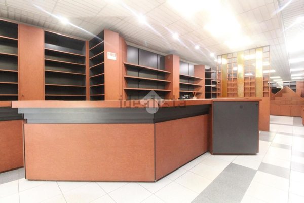 negozio in vendita a Modena