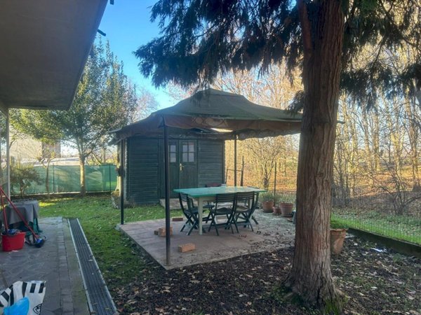 casa indipendente in vendita a Modena in zona Crocetta