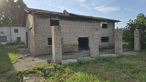 casale in vendita a Modena in zona Ganaceto