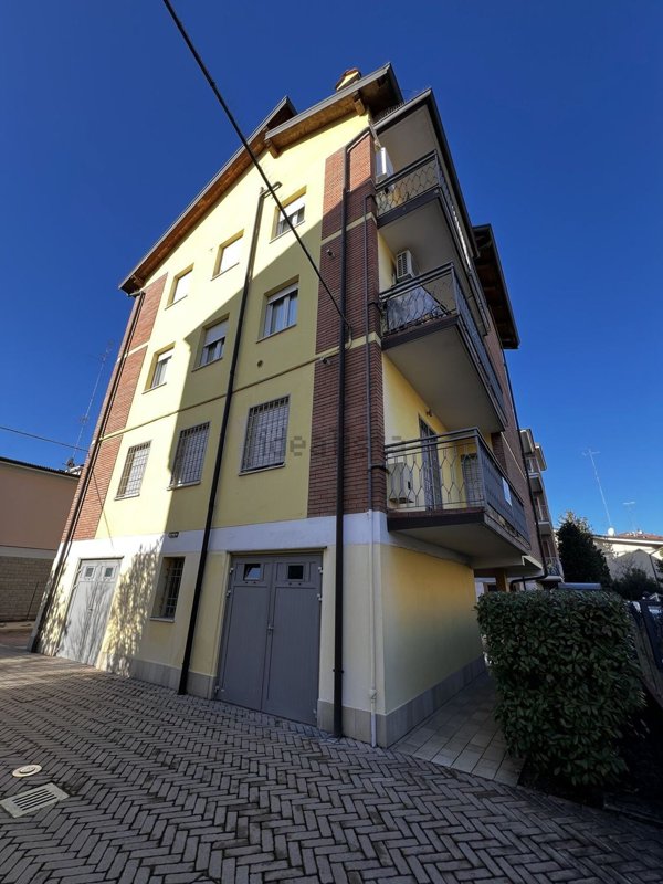 appartamento in vendita a Modena in zona Amendola