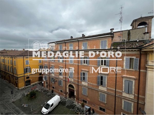 appartamento in vendita a Modena in zona Centro Storico