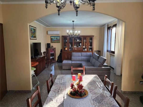 casa indipendente in vendita a Modena in zona San Damaso