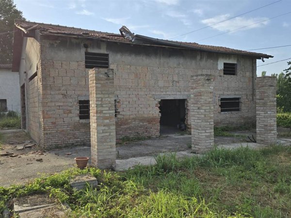 casa indipendente in vendita a Modena in zona Madonnina / Quattro Ville