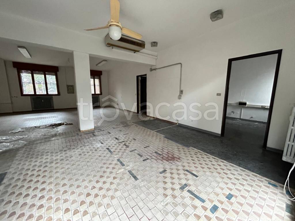 negozio in vendita a Modena