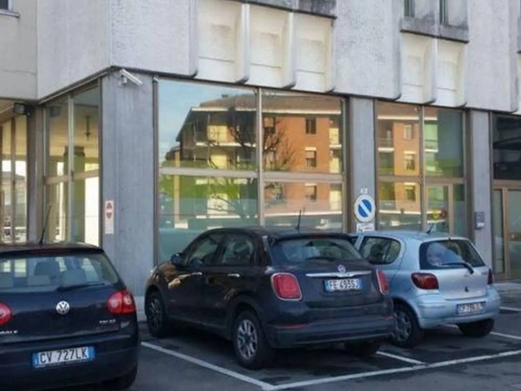 negozio in vendita a Modena in zona Lesignana