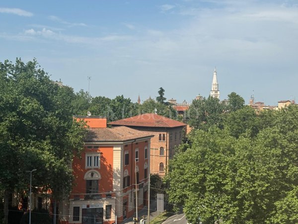 appartamento in vendita a Modena in zona Centro Storico