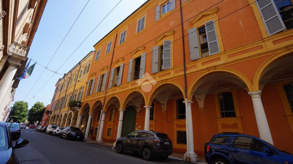 appartamento in vendita a Modena in zona Centro Storico