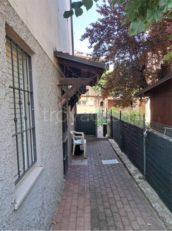 appartamento in vendita a Modena in zona Amendola